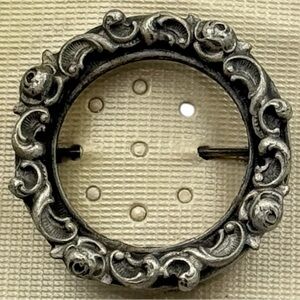 Americana by Bates Vintage Ornate Scroll Circle Brooch Silver Tone 1990s 1”